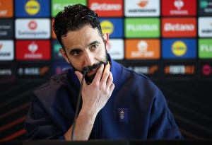 问鼎娱乐-阿莫林：弗格森执教曼联花三四年才赢得冠军，但现在压力完全不同